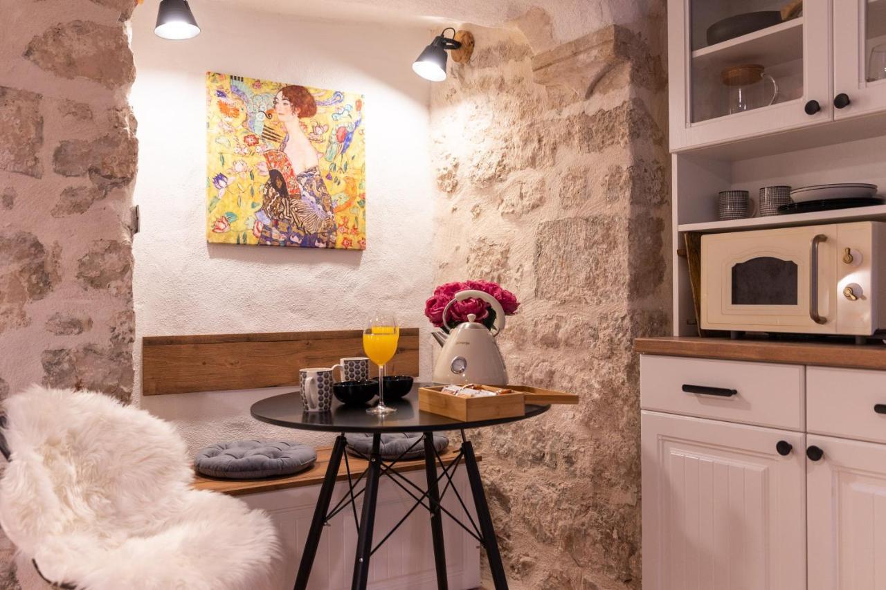 Apartment Two Steps, Location In Old Town