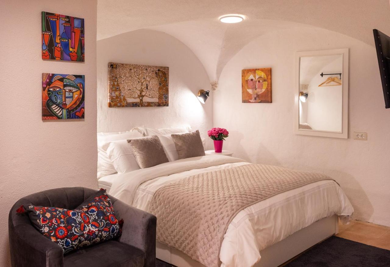 Two Steps, Location In Old Town Apartment *